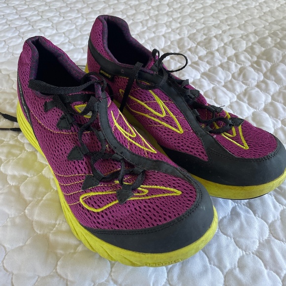 Brooks Shoes - Brooks Green Silence Running Shoes Women's Size 11